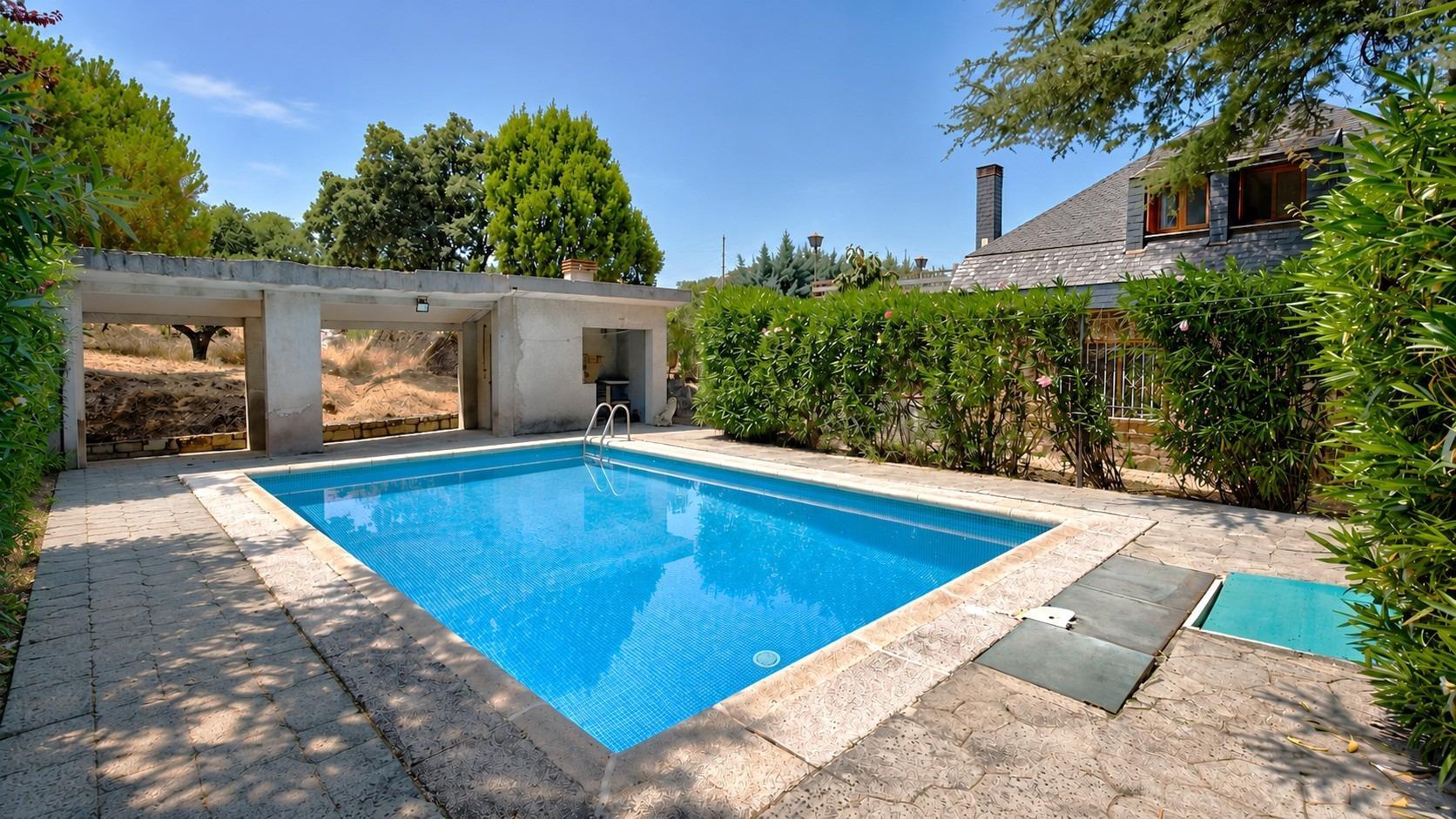 ^**^EXCLUSIVO CHALET INDEPENDIENTE DE 430 M² CON PISCINA Y EXCELENTE UBICACIÓN EN TORRELODONES^**^
