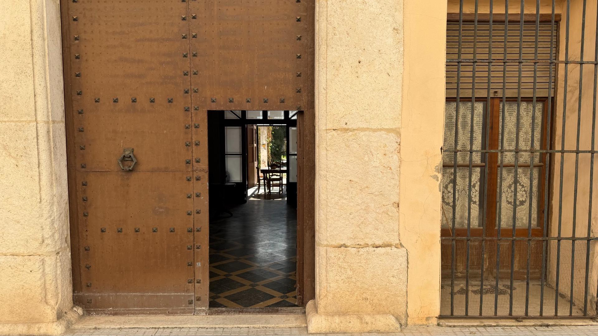 9-10-3 Casa de Pueblo en Alberic: 751 m², 6 Hab, Gran Patio y Antigua Cambra de la Seda
