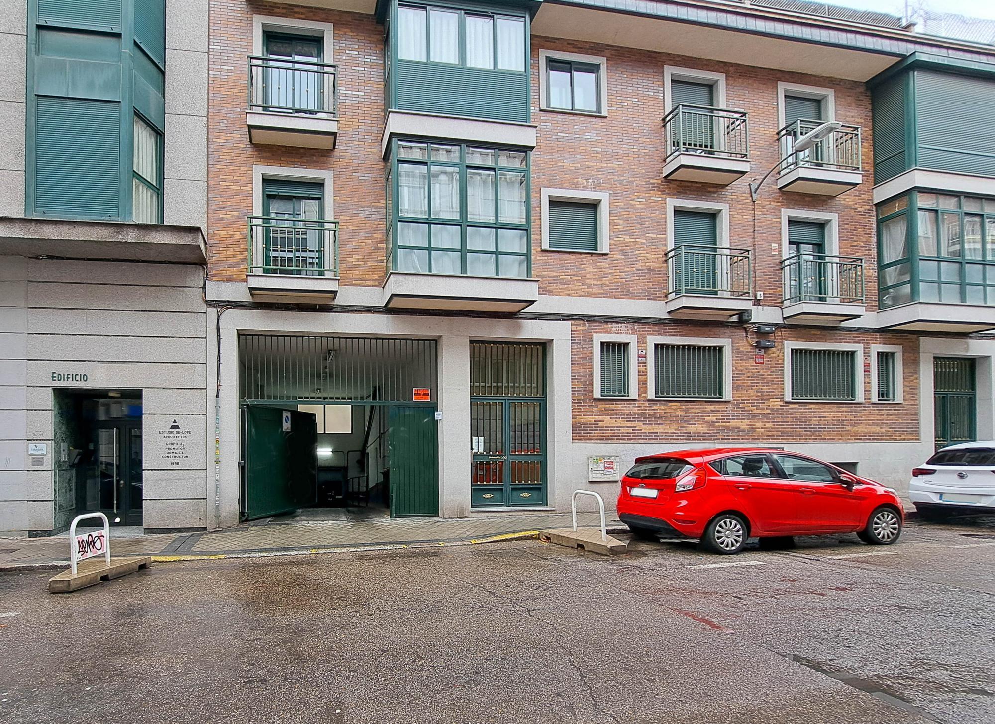 Plaza de Garaje junto al intercambiador de Ciudad Lineal