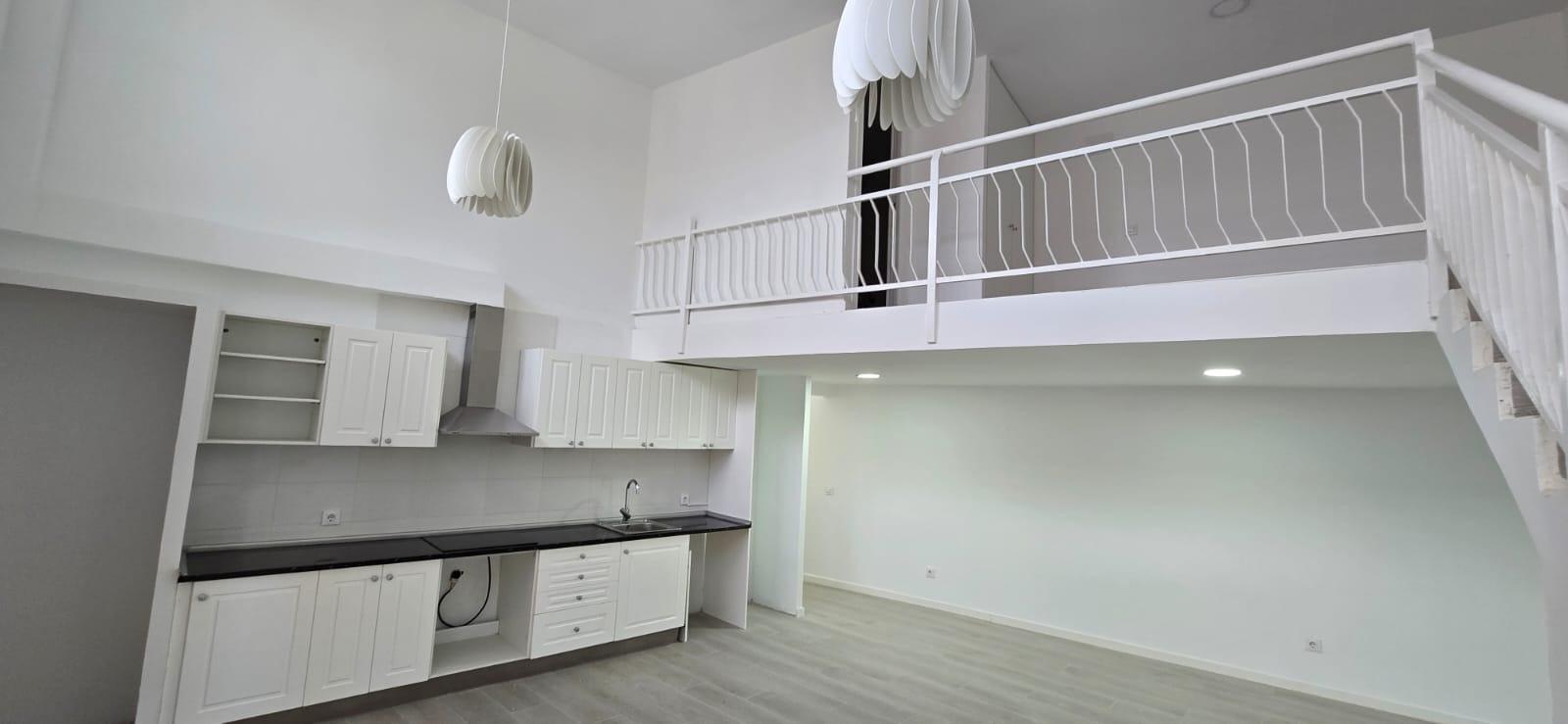 REMAX SORONA COMERCIALIZA PISO A ESTRENAR EN PELAYOS DE LA PRESA