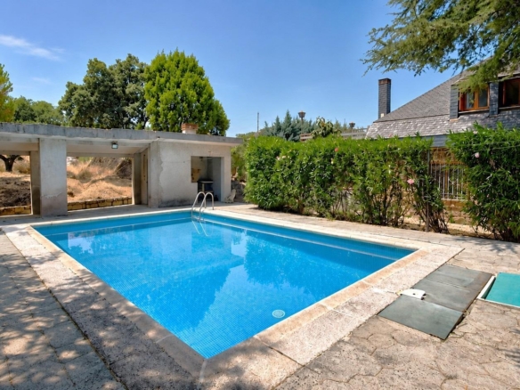^**^EXCLUSIVO CHALET INDEPENDIENTE DE 430 M² CON PISCINA Y EXCELENTE UBICACIÓN EN TORRELODONES^**^