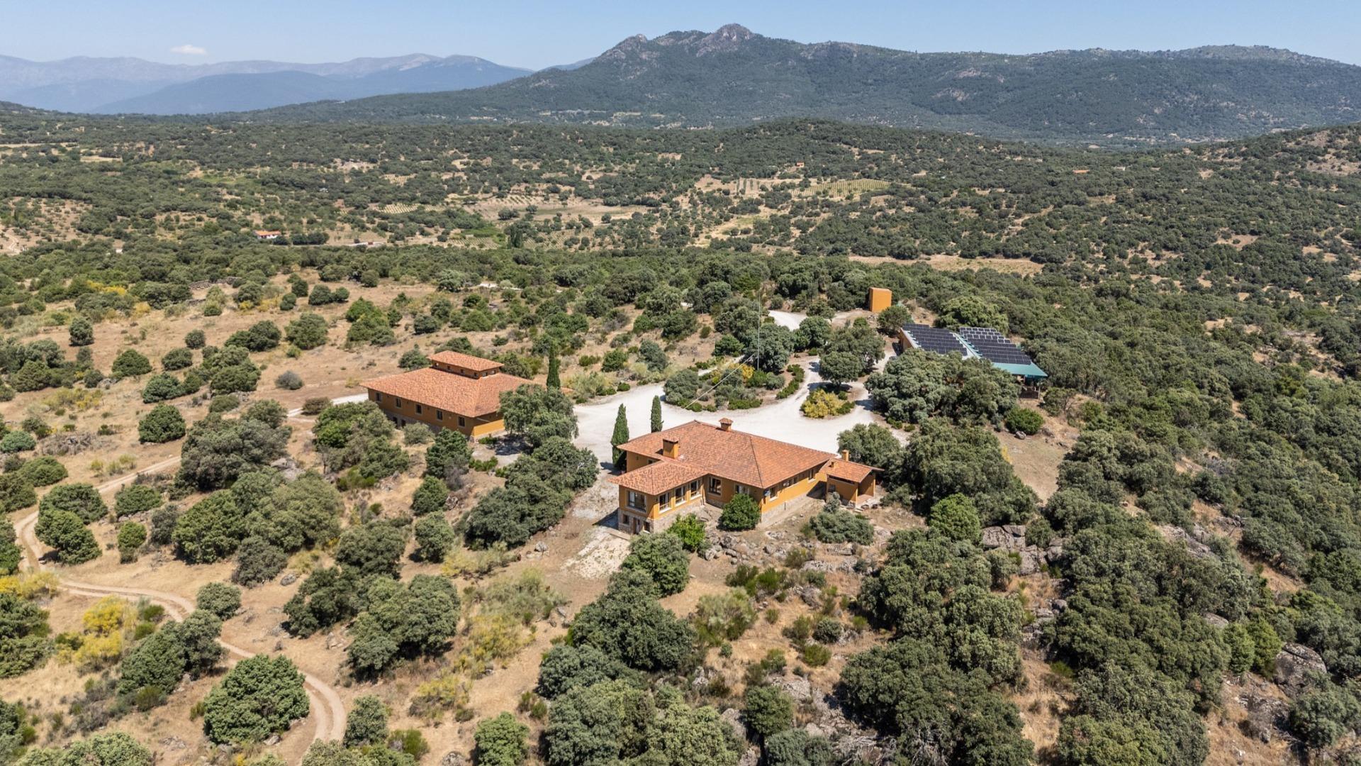 ^**^EXCLUSIVA FINCA RURAL EN ENTORNO CINEGÉTICO DE LA SIERRA OESTE DE MADRID, A 1 HORA DE LA CAPITAL^**^