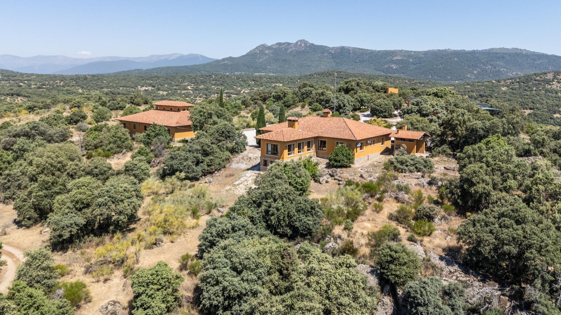 ^**^EXCLUSIVA FINCA RURAL EN ENTORNO CINEGÉTICO DE LA SIERRA OESTE DE MADRID, A 1 HORA DE LA CAPITAL^**^