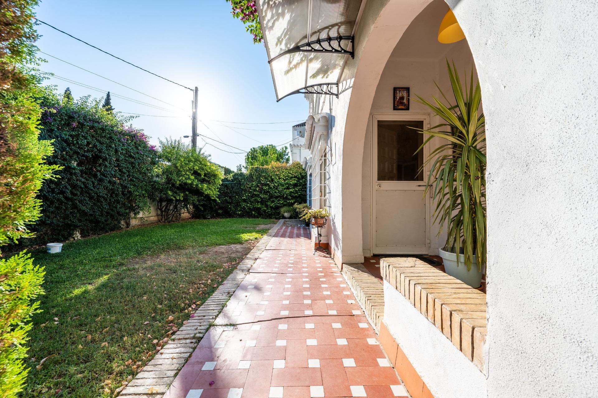 Chalet independiente junto al Colegio Europa