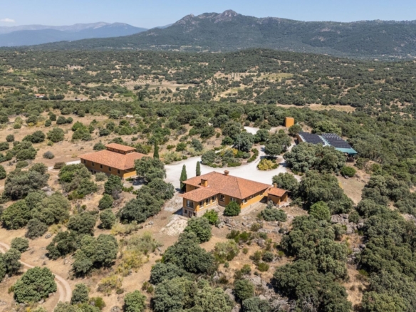 ^**^EXCLUSIVA FINCA RURAL EN ENTORNO CINEGÉTICO DE LA SIERRA OESTE DE MADRID, A 1 HORA DE LA CAPITAL^**^