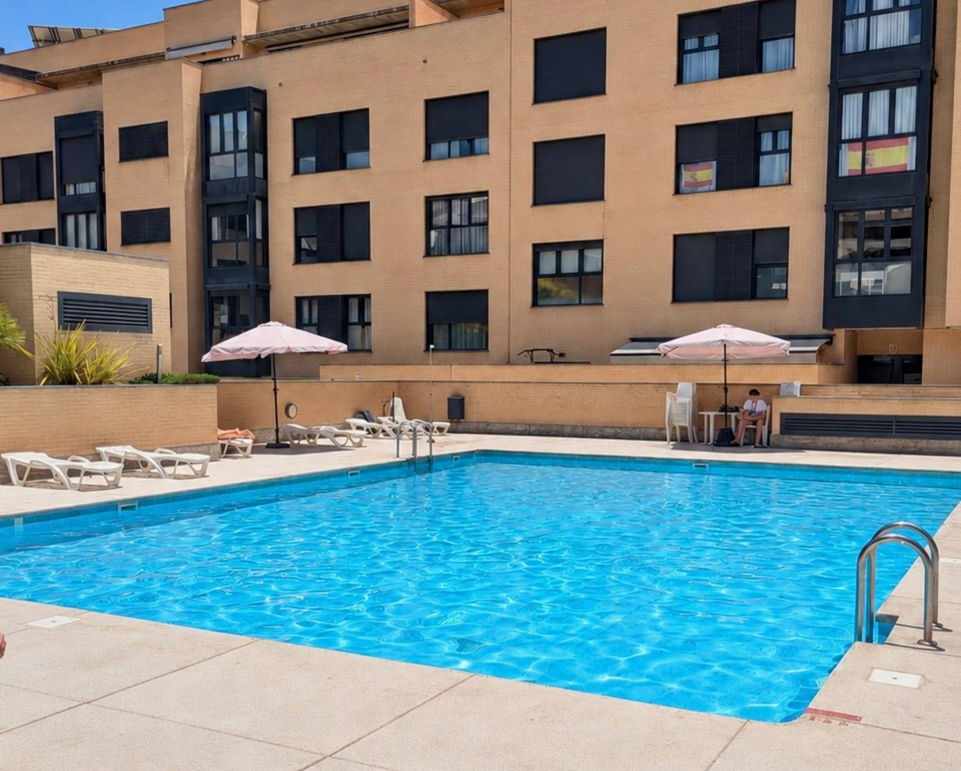 15-3-5 MONTECARMELO – PISO EXTERIOR CON 2 PLAZAS DE GARAJE Y TRASTERO, PISCINA Y PORTERO 24 H, JUNTO AL METRO