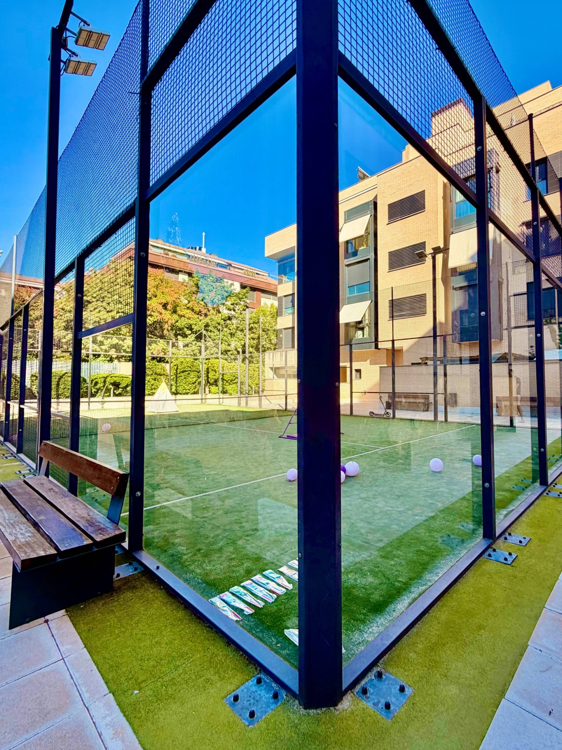 15-5-5 MONTECARMELO – PISO EXTERIOR CON 2 PLAZAS DE GARAJE Y TRASTERO, PISCINA Y PORTERO 24 H, JUNTO AL METRO