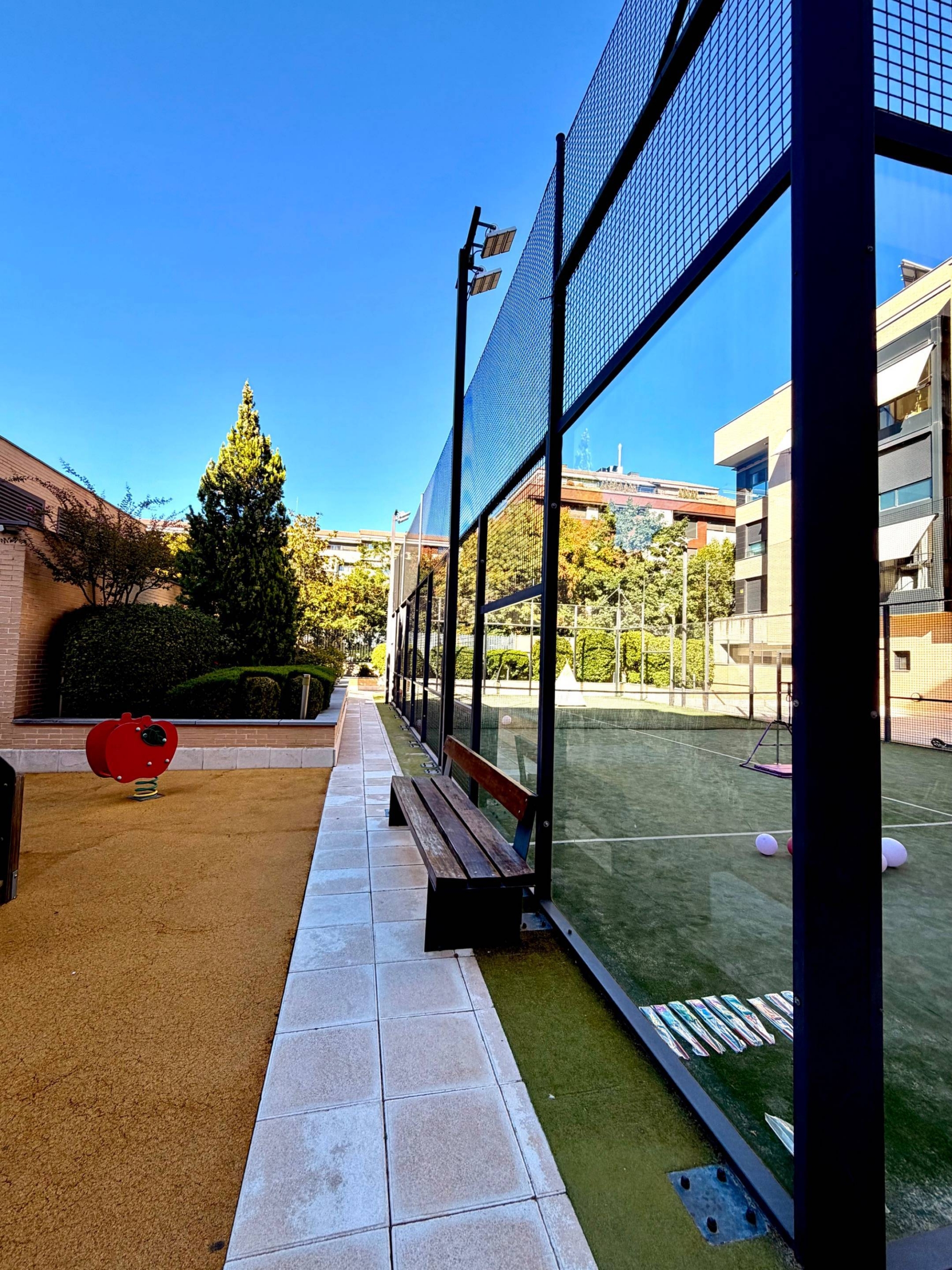15-6-5 MONTECARMELO – PISO EXTERIOR CON 2 PLAZAS DE GARAJE Y TRASTERO, PISCINA Y PORTERO 24 H, JUNTO AL METRO