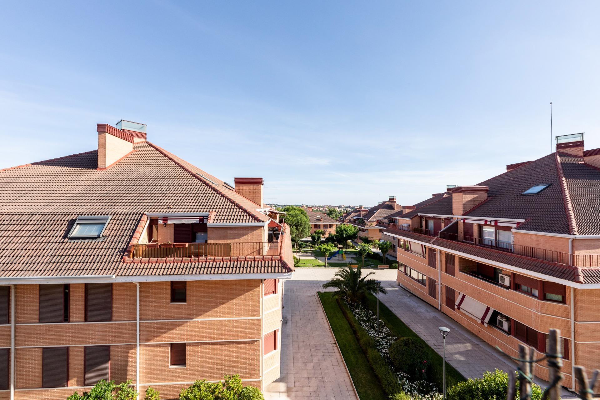 16-3-1 Ätico, con terraza , piscina, garaje y trastero