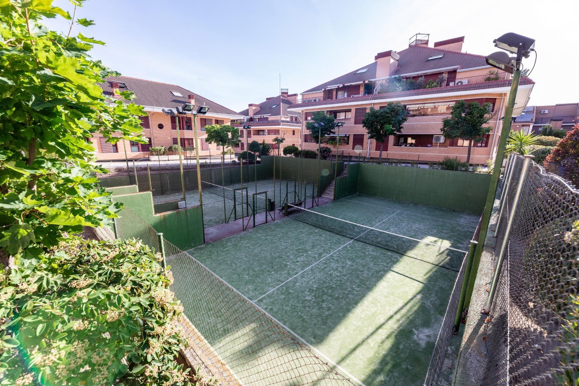 16-4-1 Ätico, con terraza , piscina, garaje y trastero