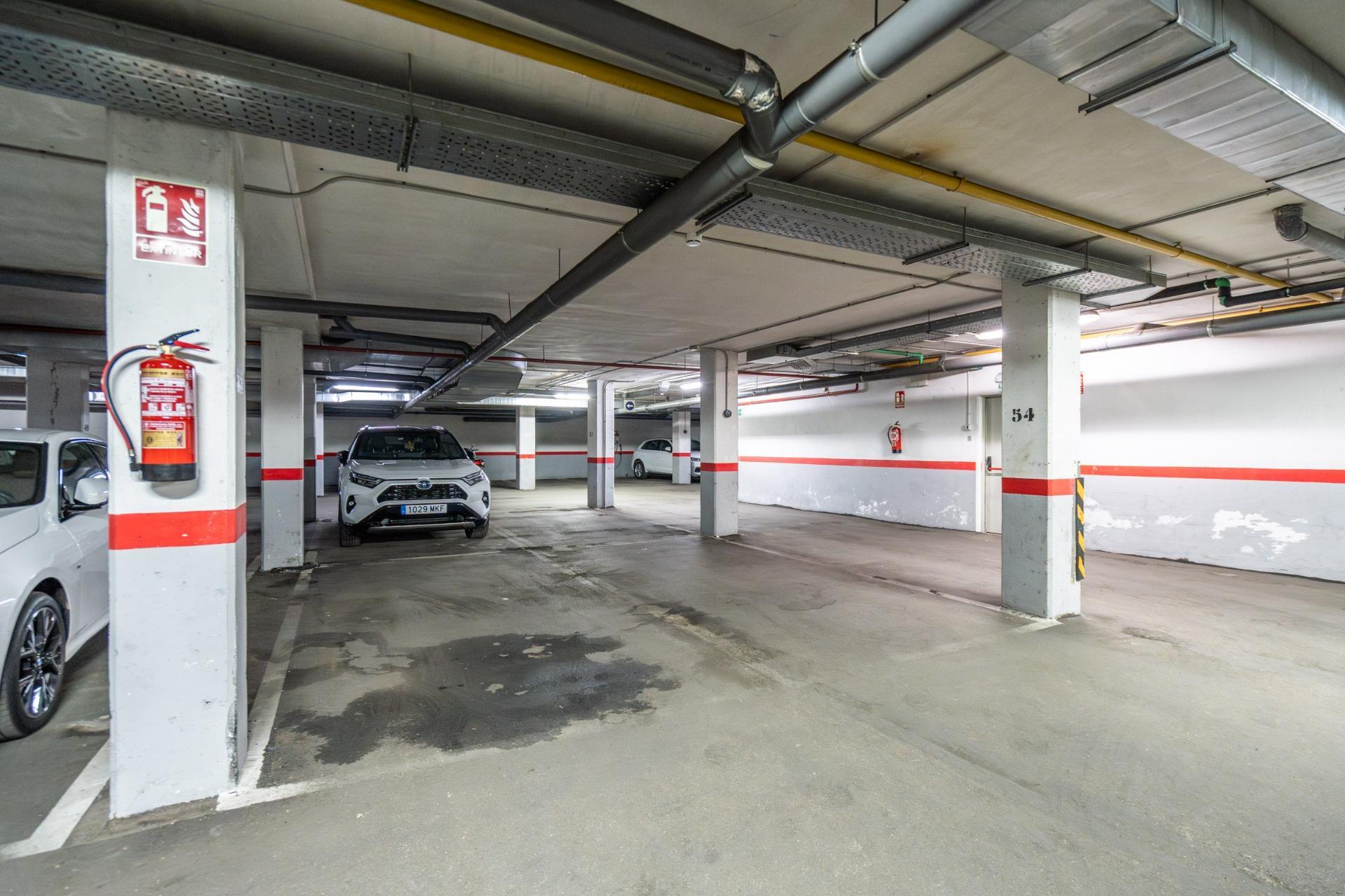 17-15 ^**^PRECIOSO BAJO REFORMADO CON GRAN JARDÍN PRIVADO, PISCINA Y PLAZA DE GARAJE EN EURÓPOLIS, LAS ROZAS^**^