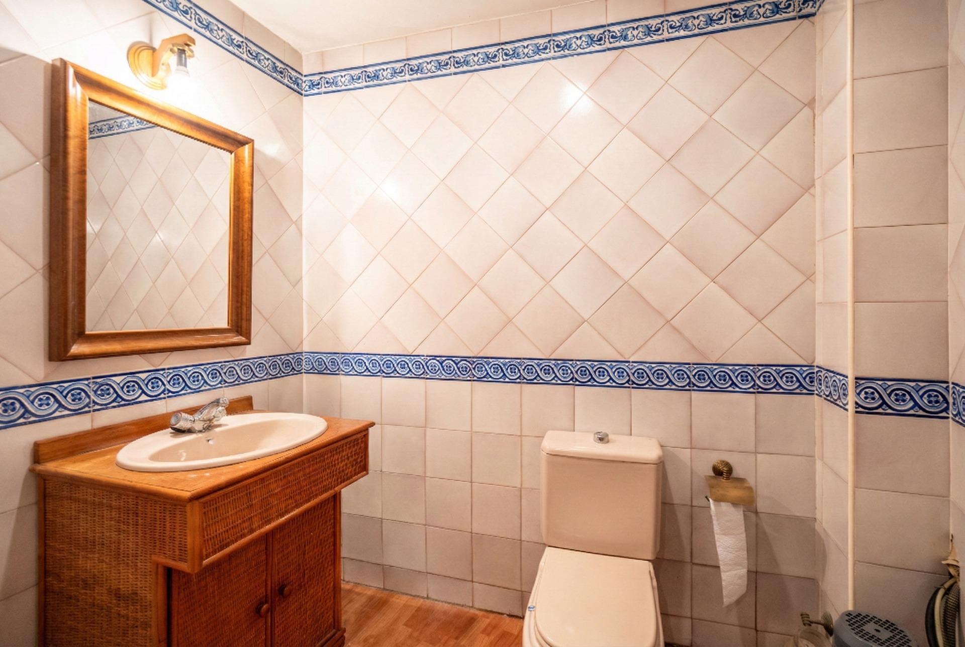 18-11 ^**^OPORTUNIDAD ÚNICA: EN VENTA LOCAL Y PISO COMUNICADOS EN EL BARRIO DE LAS LETRAS DE MADRID^**^ En pleno corazón del Barrio de las Letras, en la emblemática calle León, se presenta una oportuni