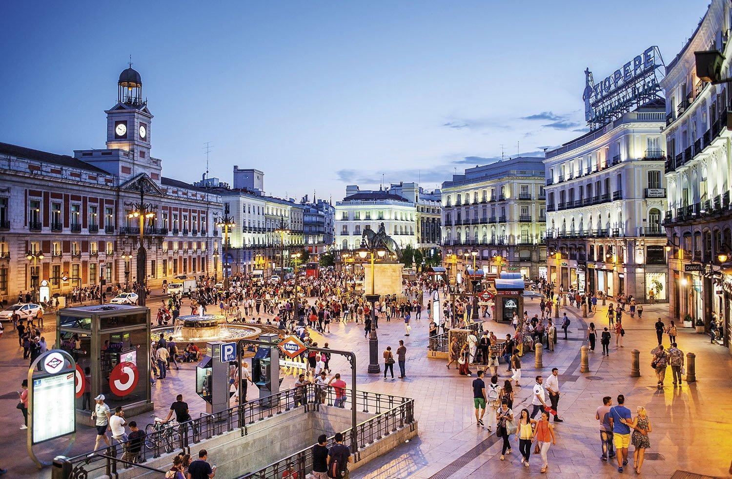 18-2-1 ^**^OPORTUNIDAD ÚNICA: EN VENTA LOCAL Y PISO COMUNICADOS EN EL BARRIO DE LAS LETRAS DE MADRID^**^ En pleno corazón del Barrio de las Letras, en la emblemática calle León, se presenta una oportuni