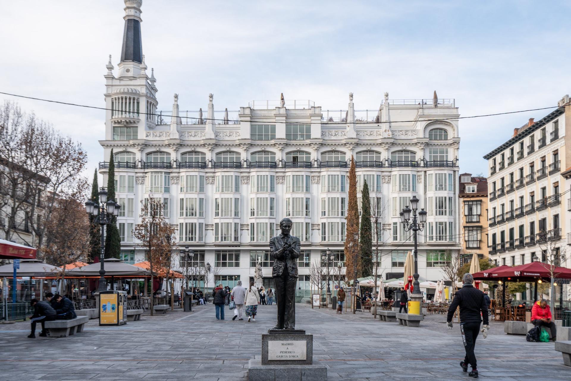 18-4-1 ^**^OPORTUNIDAD ÚNICA: EN VENTA LOCAL Y PISO COMUNICADOS EN EL BARRIO DE LAS LETRAS DE MADRID^**^ En pleno corazón del Barrio de las Letras, en la emblemática calle León, se presenta una oportuni