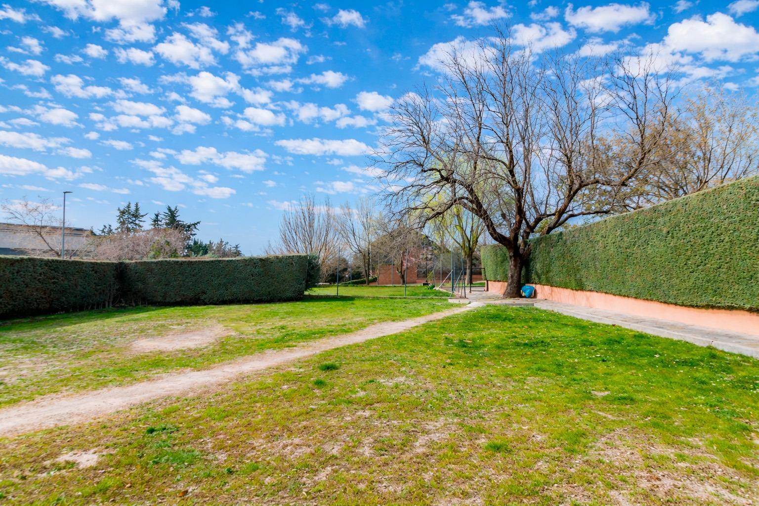 18-4 Espectacular Chalet con Jardín y Buhardilla en Las Rozas – Posibilidad de Alquiler con Opción a Compra