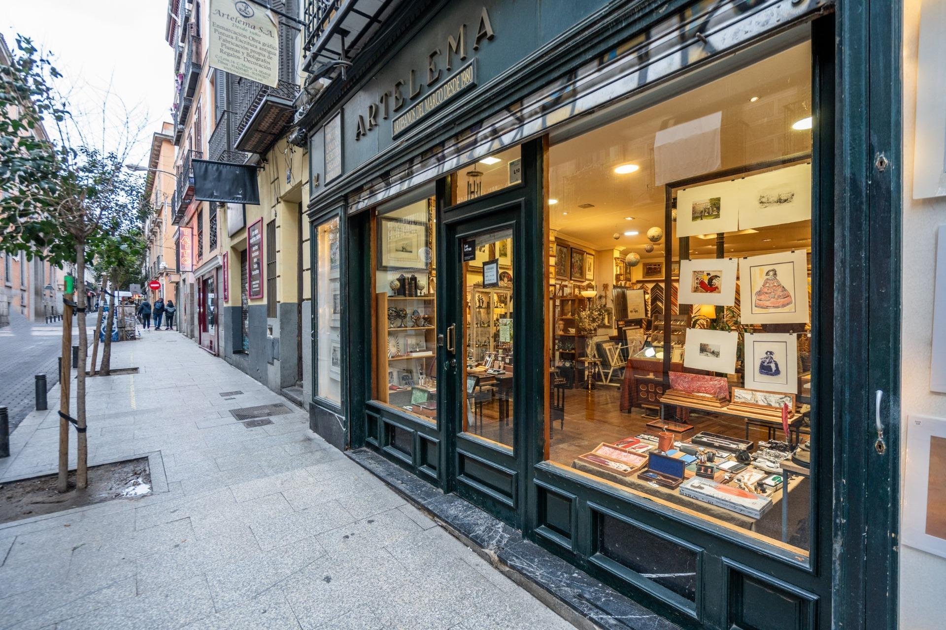 18-5-1 ^**^OPORTUNIDAD ÚNICA: EN VENTA LOCAL Y PISO COMUNICADOS EN EL BARRIO DE LAS LETRAS DE MADRID^**^ En pleno corazón del Barrio de las Letras, en la emblemática calle León, se presenta una oportuni