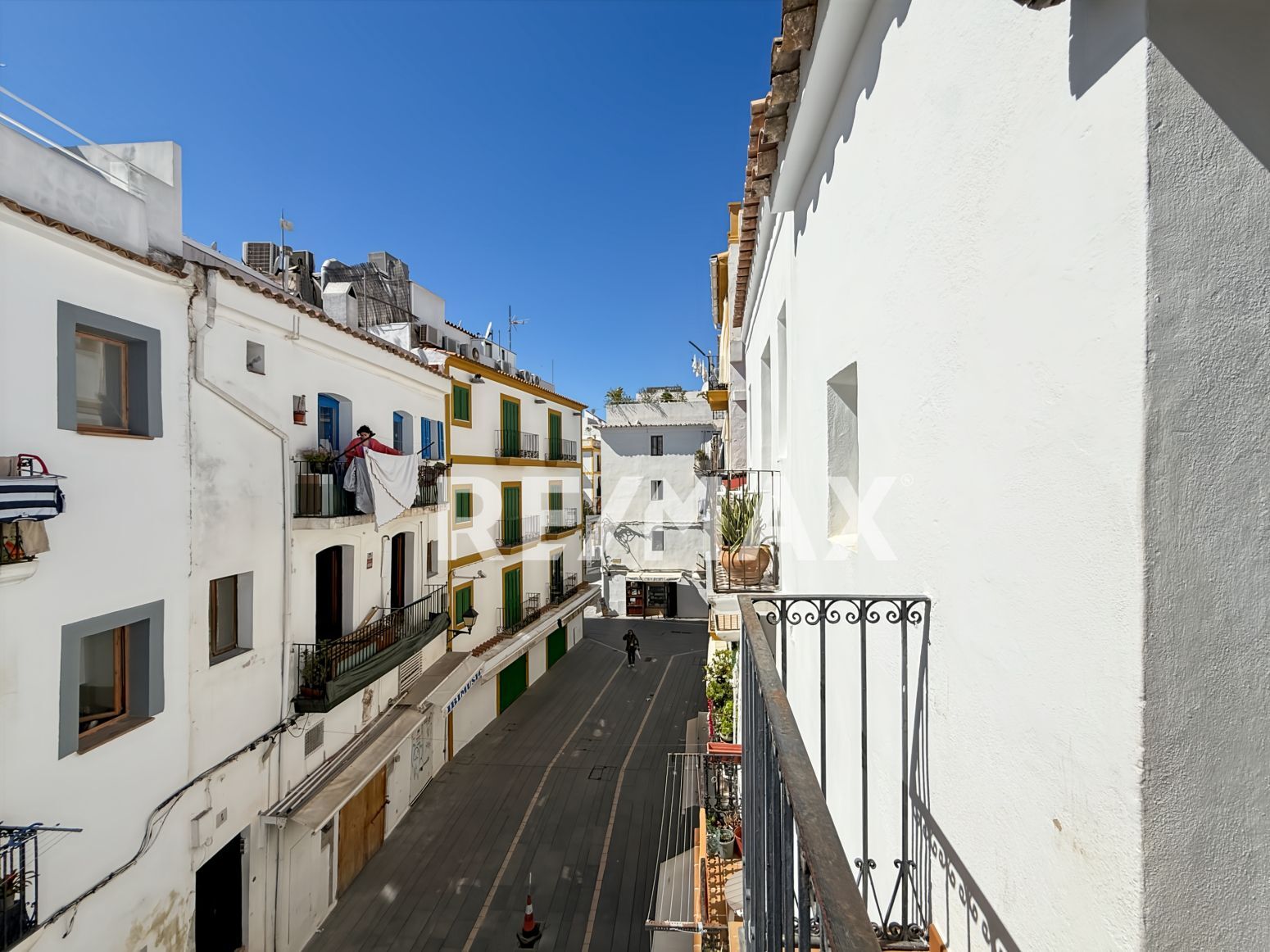 Ático con terraza privada y vistas a Dalt Vila en La Marina