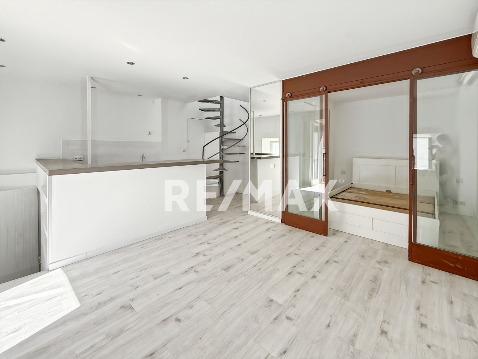 Ático con terraza privada y vistas a Dalt Vila en La Marina