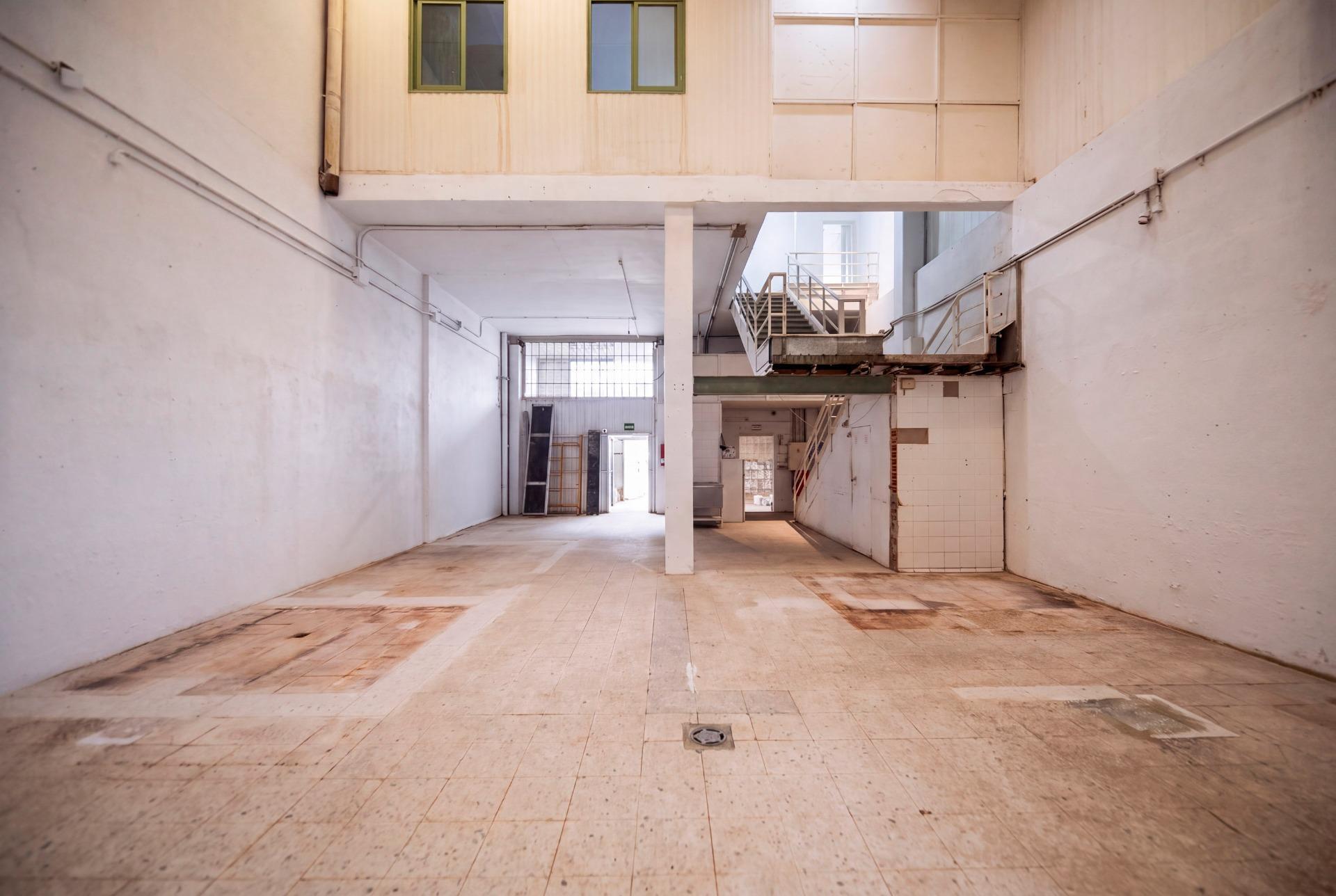 2-4-54 Nave industrial con gran potencial en Urtinsa II – Alcorcón