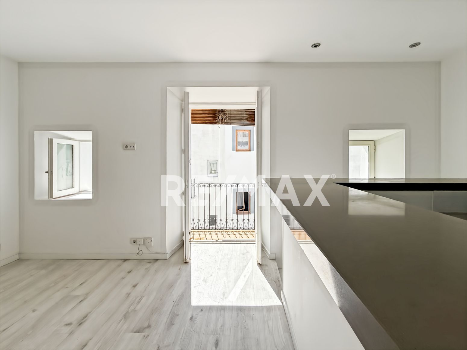 Ático con terraza privada y vistas a Dalt Vila en La Marina