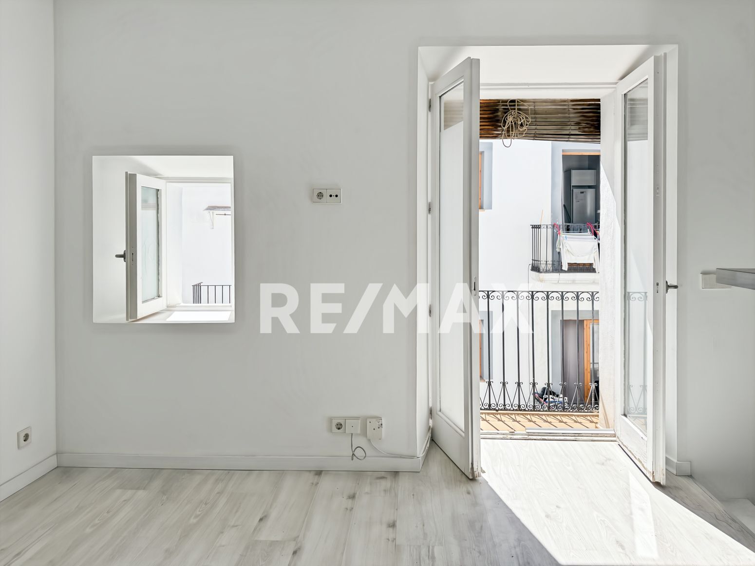 Ático con terraza privada y vistas a Dalt Vila en La Marina