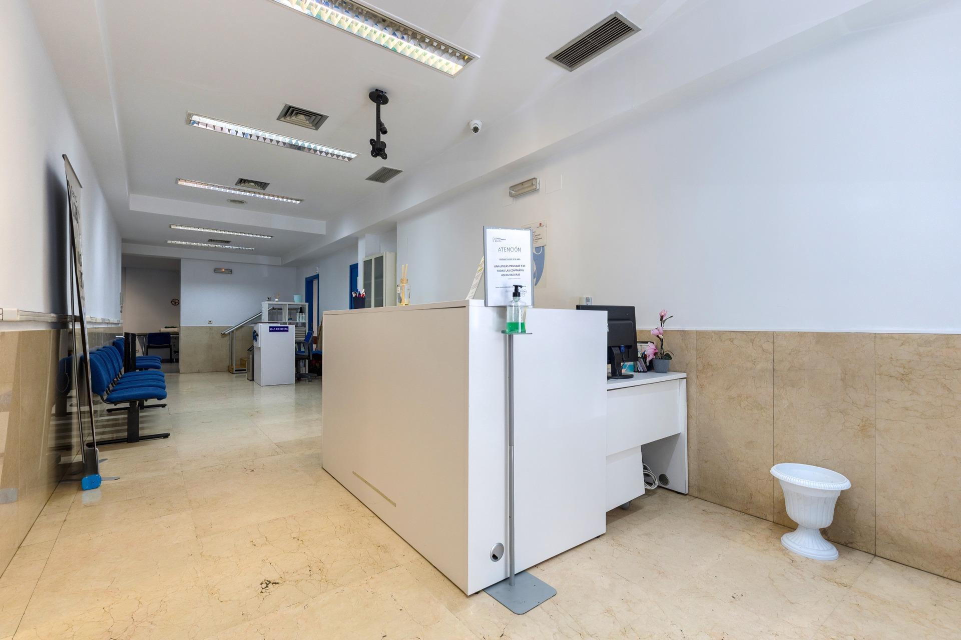 Local de 184 m² acondicionado como clínica, a pie de calle en Chamartín