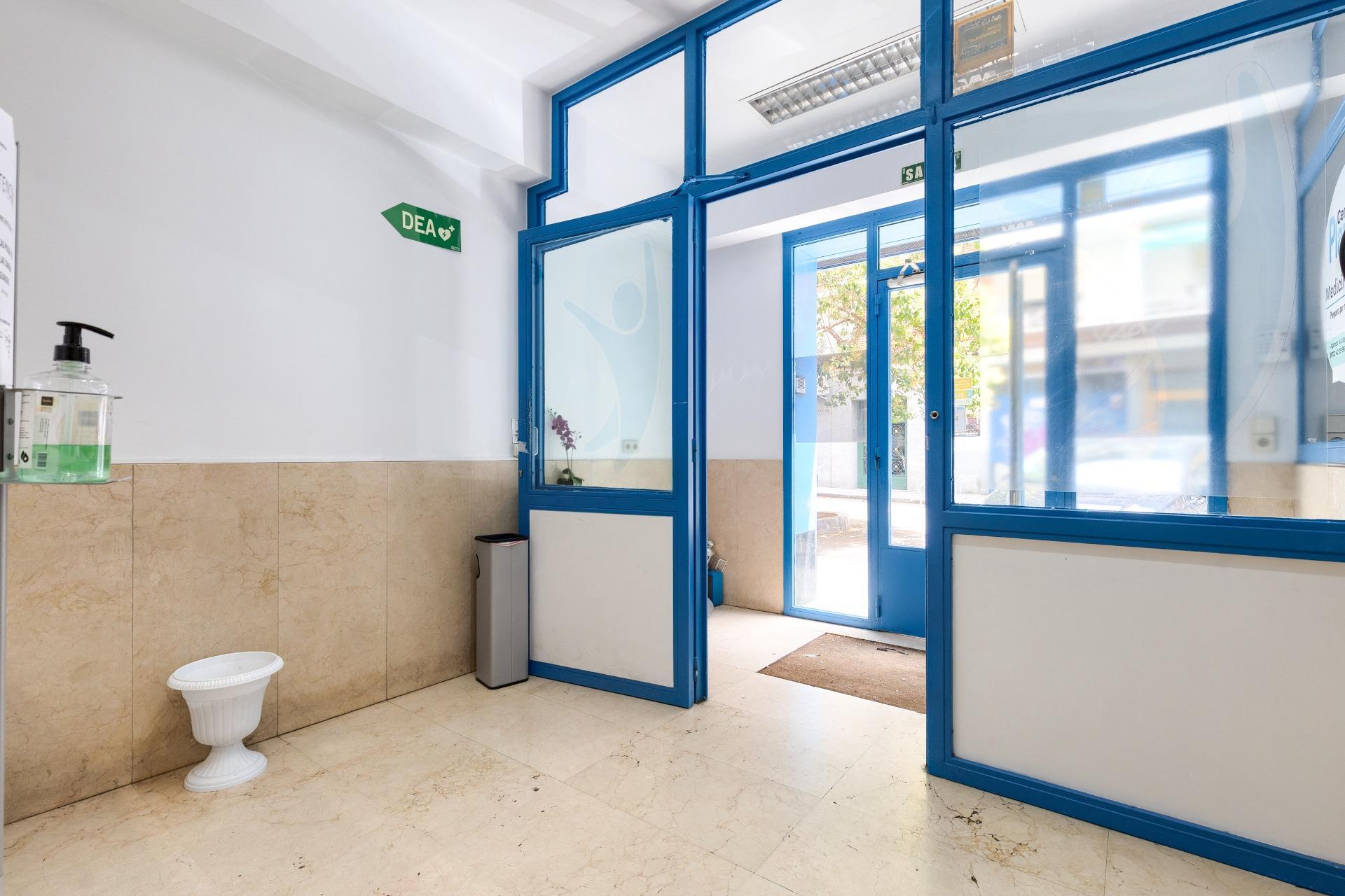 Local de 184 m² acondicionado como clínica, a pie de calle en Chamartín