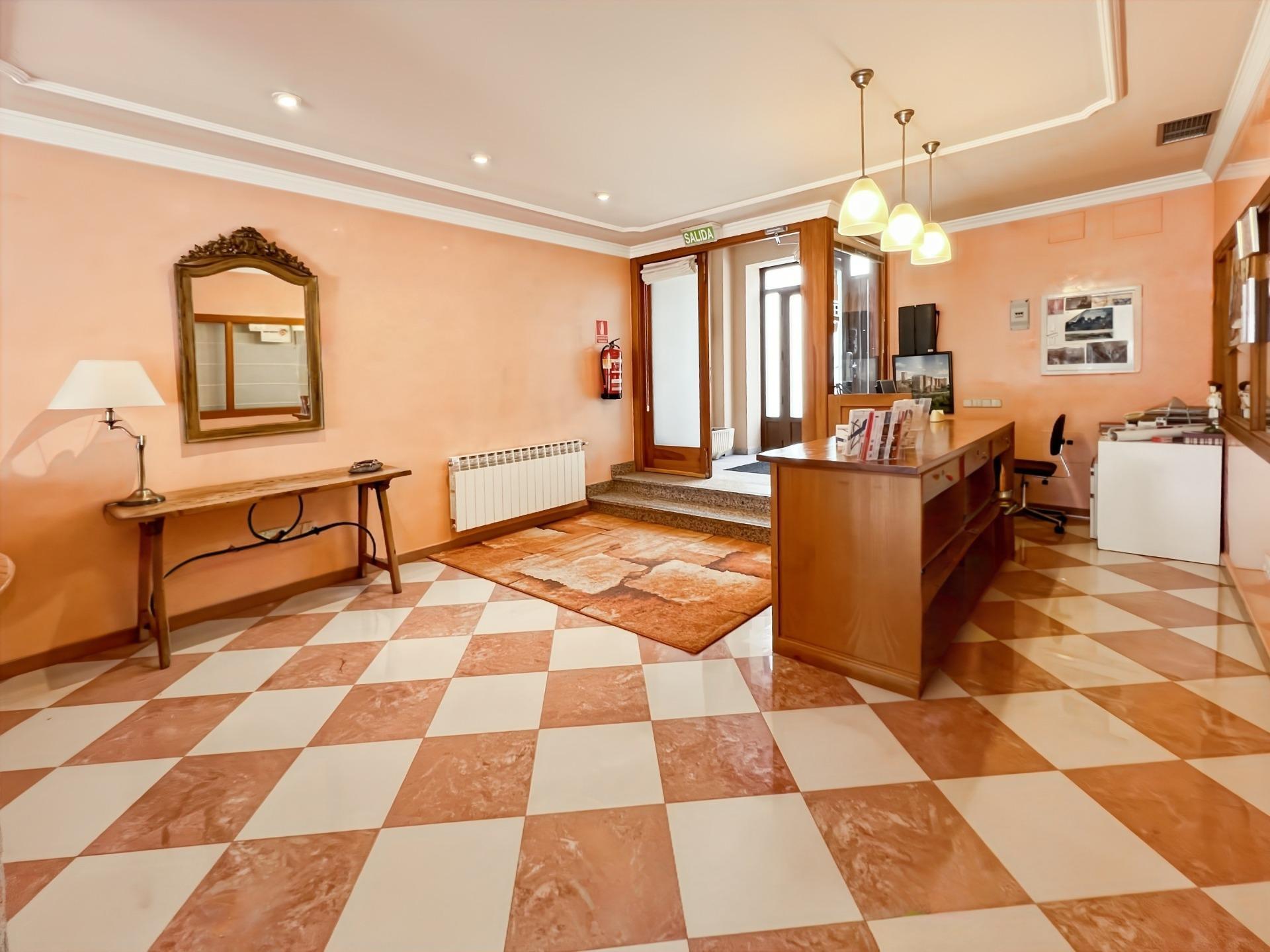 IMPRESIONANTE PROPIEDAD DE 506 M2 EN BUITRAGO: GRAN CASA FAMILIAR CON LICENCIA DE ALOJAMIENTO.