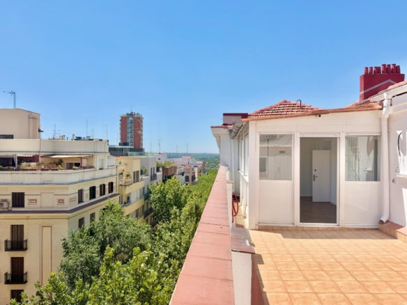 ^**^ESPECTACULAR ÁTICO REFORMADO DE 180 M² CON GRAN TERRAZA EN ARGÜELLES^**^