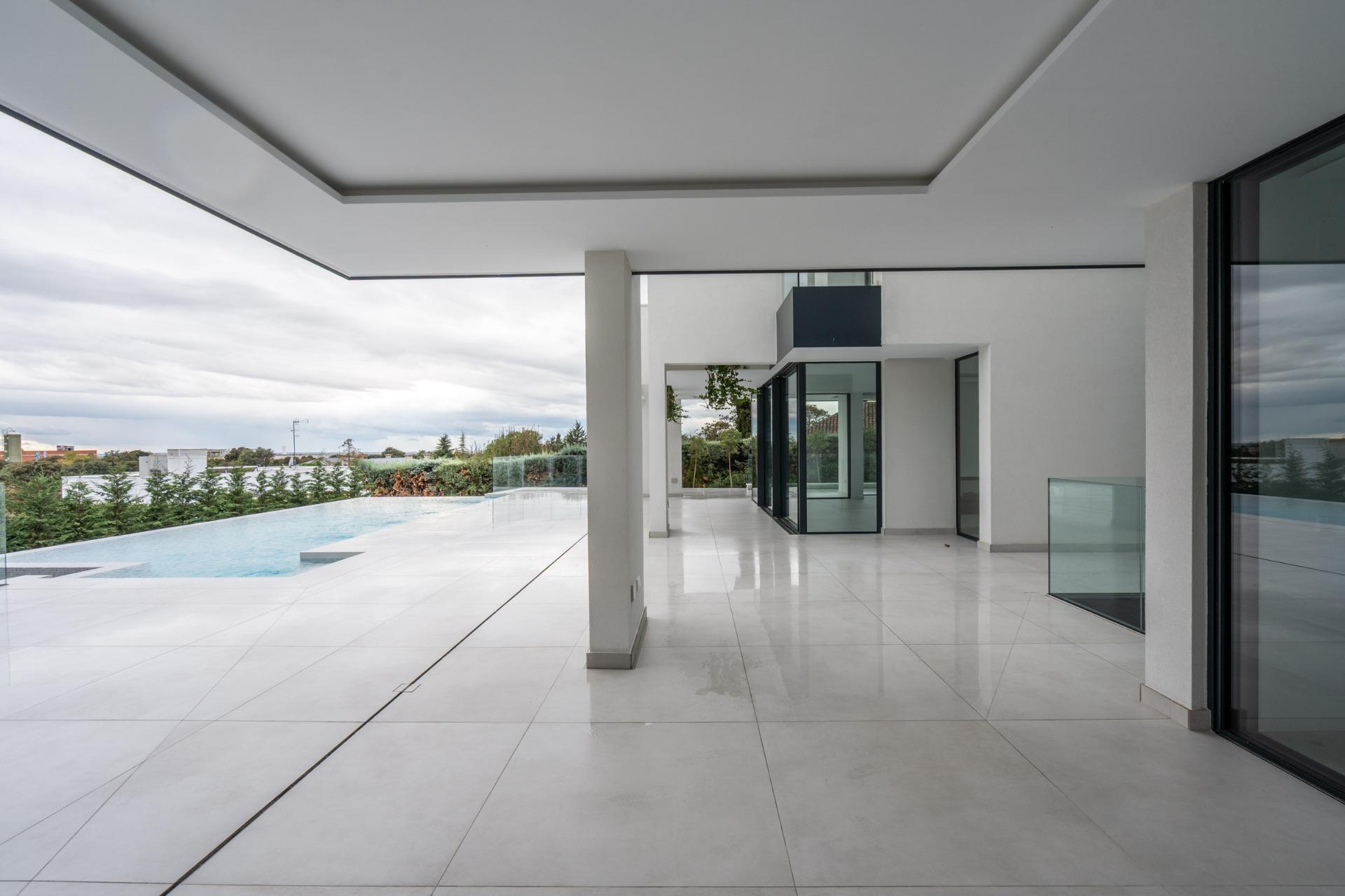 41-11 ^**^MAGNÍFICO CHALET INDEPENDIENTE DE LUJO EN LA ZONA MÁS EXCLUSIVA DE LAS ROZAS – CLUB DE GOLF^**^ Exclusiva vivienda de lujo totalmente a estrenar, situada en una de las zonas más prestigiosas