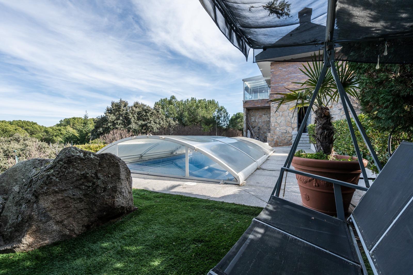 41-3-1 ^**^EXCLUSIVO CHALET CON VISTAS ESPECTACULARES, PISCINA CLIMATIZADA Y JARDÍN PRIVADO^**^ Este magníf