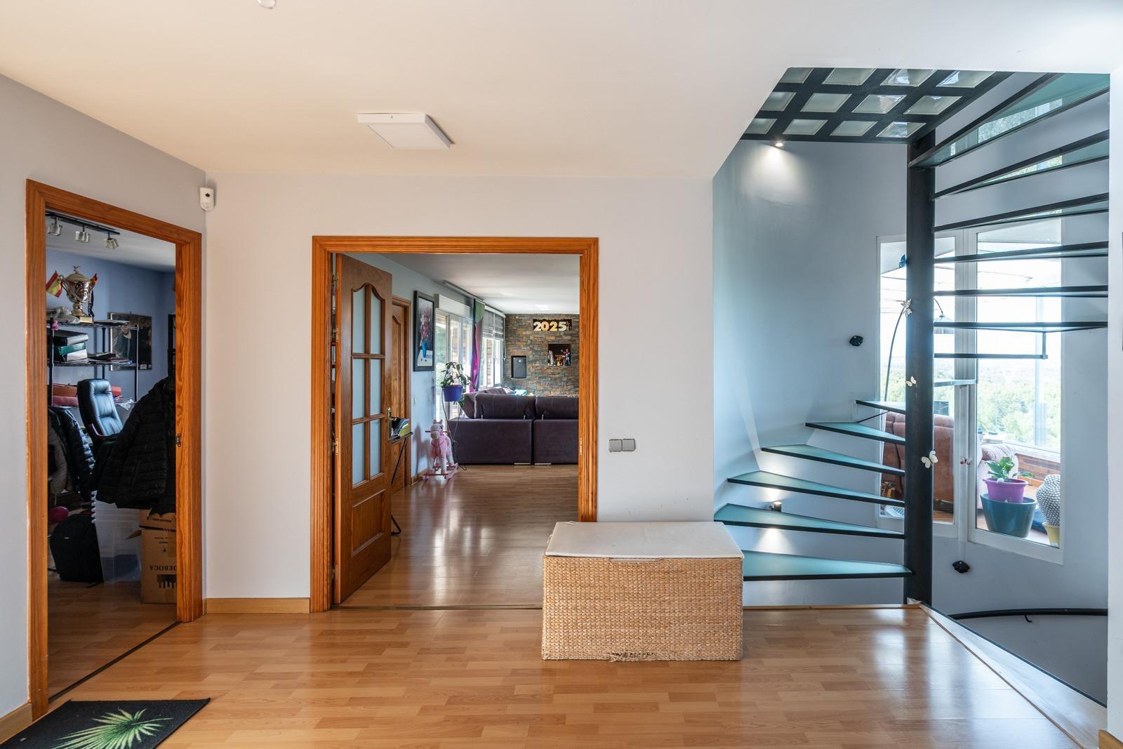 41-7-1 ^**^EXCLUSIVO CHALET CON VISTAS ESPECTACULARES, PISCINA CLIMATIZADA Y JARDÍN PRIVADO^**^ Este magníf