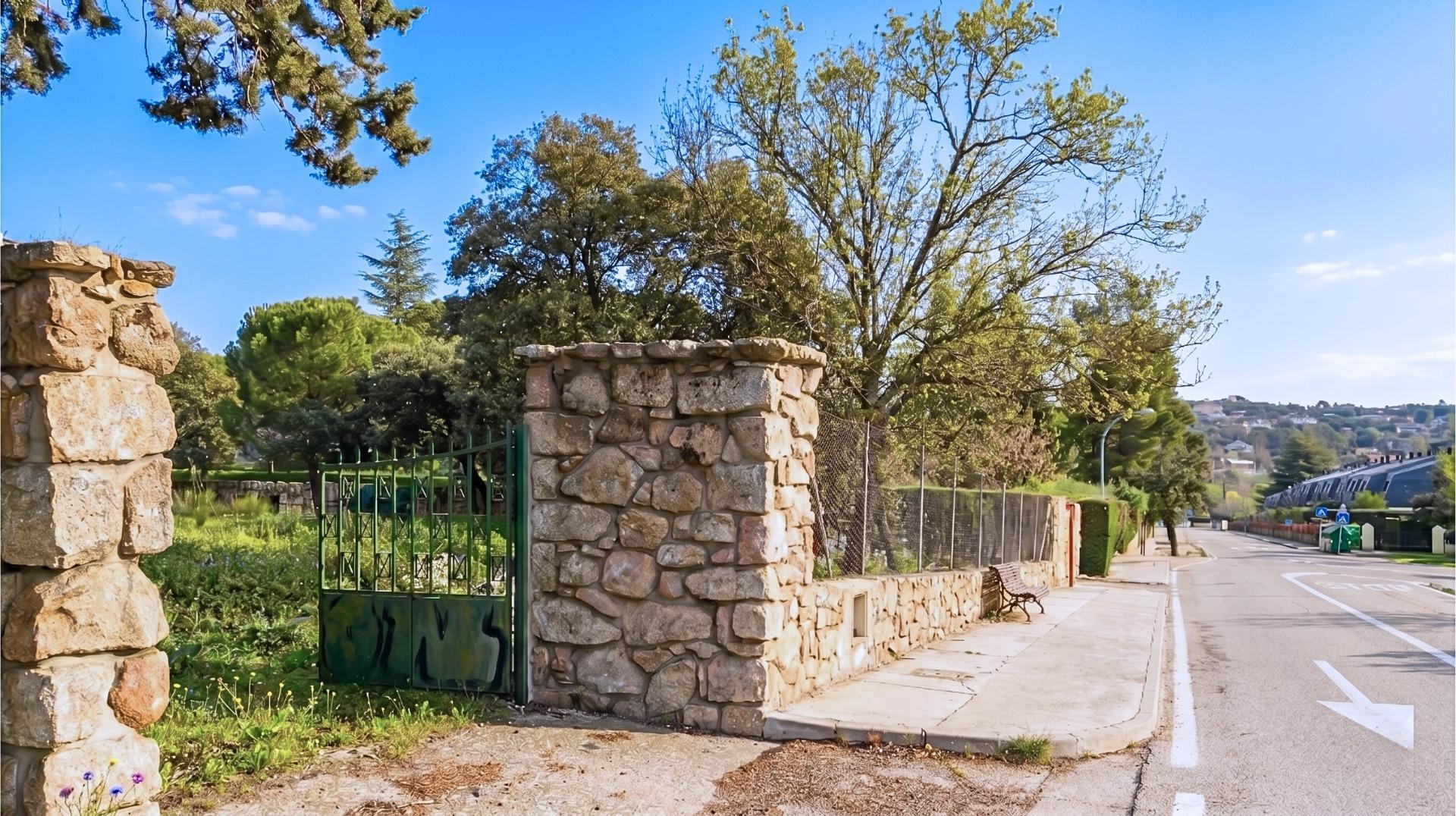 5-3-12 EXCLUSIVE URBAN PLOT IN LOS JARALES – GALAPAGAR/TORRELODONES
