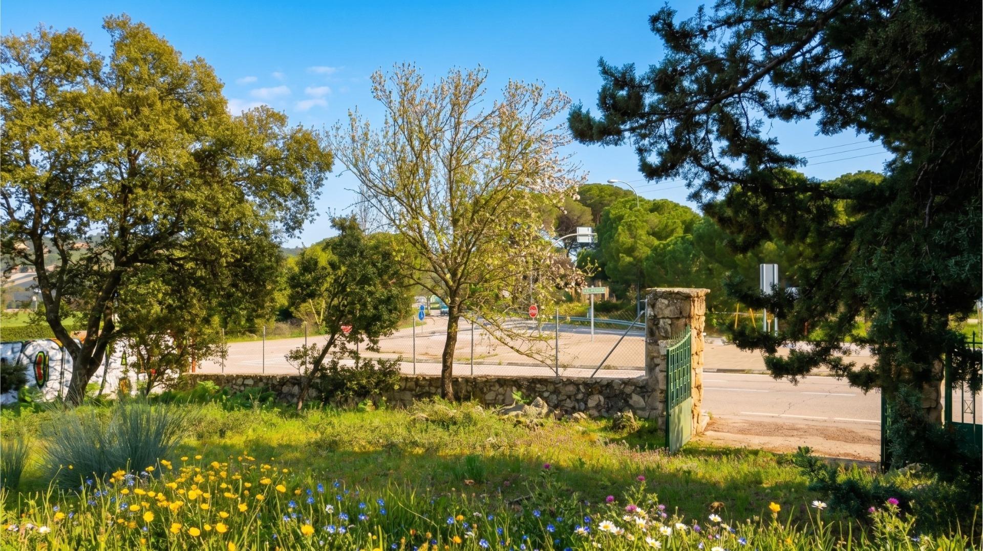 5-6-12 EXCLUSIVE URBAN PLOT IN LOS JARALES – GALAPAGAR/TORRELODONES