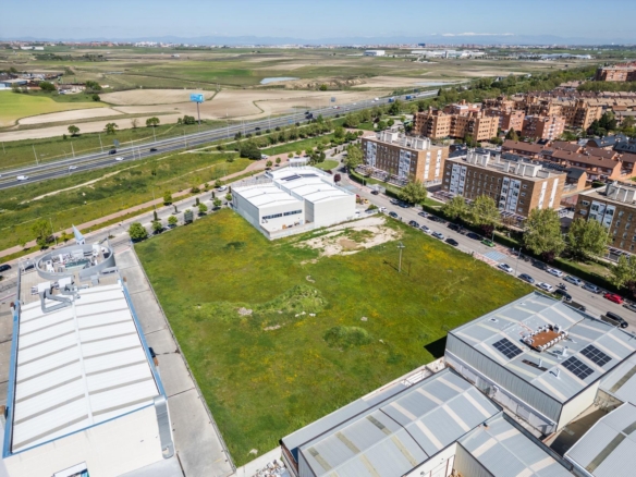 ¡OPORTUNIDAD INVERSORES Y EMPRESAS! Parcela Urbana de 2.627 m² Frente al Núcleo Urbano Ubicación pri