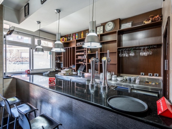 ^**^BAR RESTAURANTE CON AMPLIAS TERRAZAS Y AMPLIA ZONA PRIVADA EN MEJORADA DEL CAMPO^**^ Magnífica o