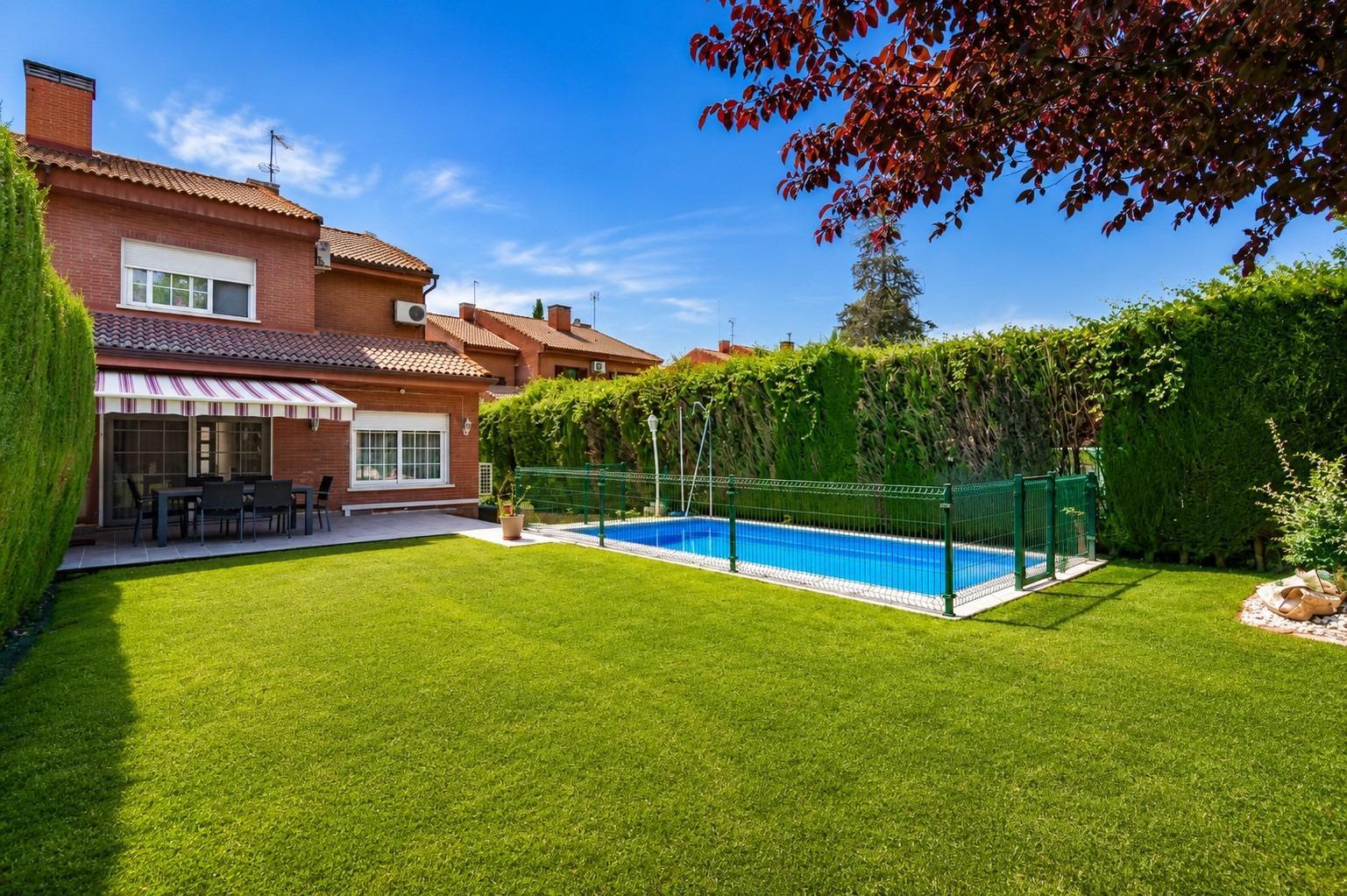 7-1-3 Exclusivo chalet pareado con piscina privada y parcela de 500 m² en Rivas Oeste