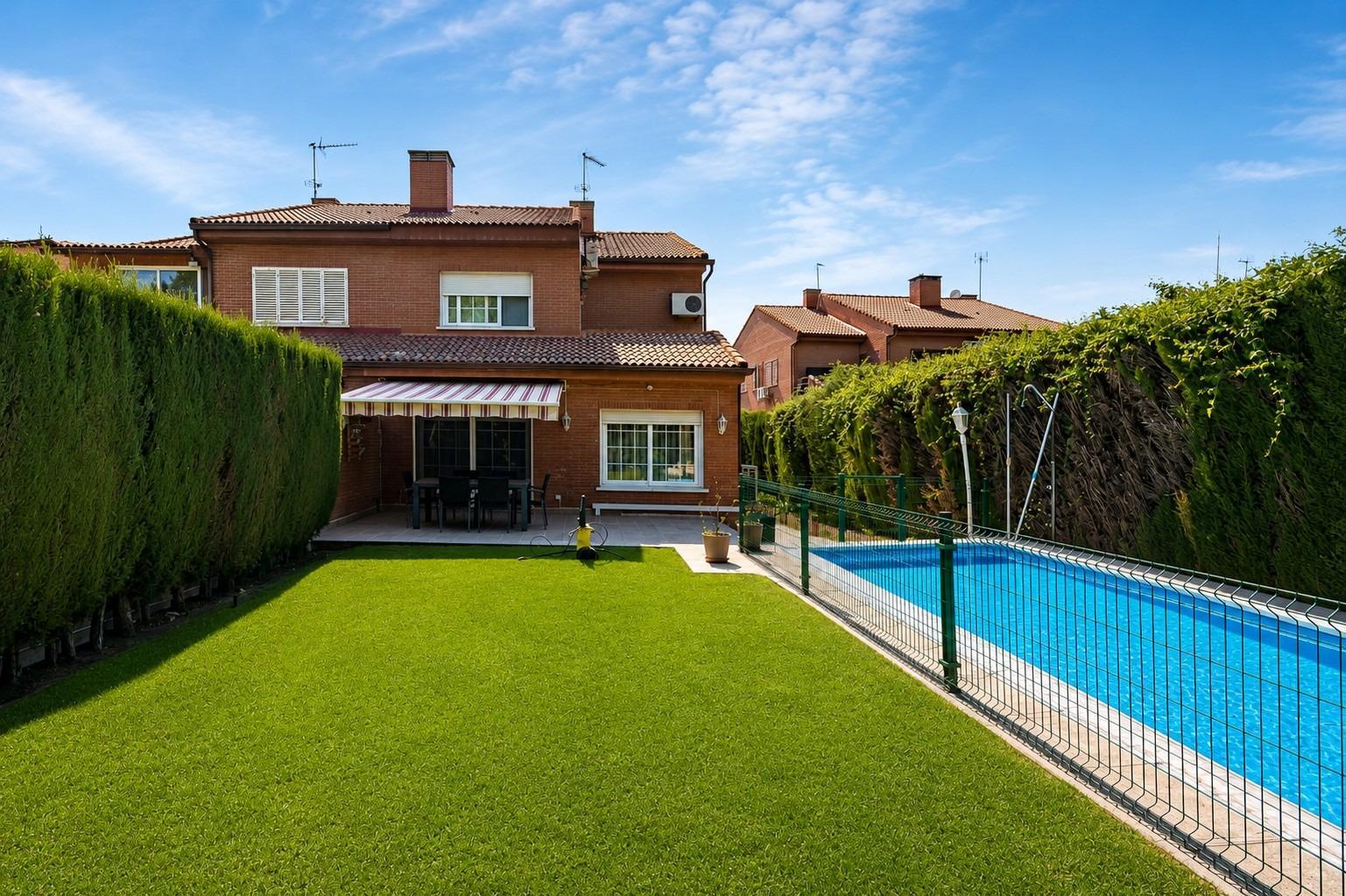 7-2-3 Exclusivo chalet pareado con piscina privada y parcela de 500 m² en Rivas Oeste