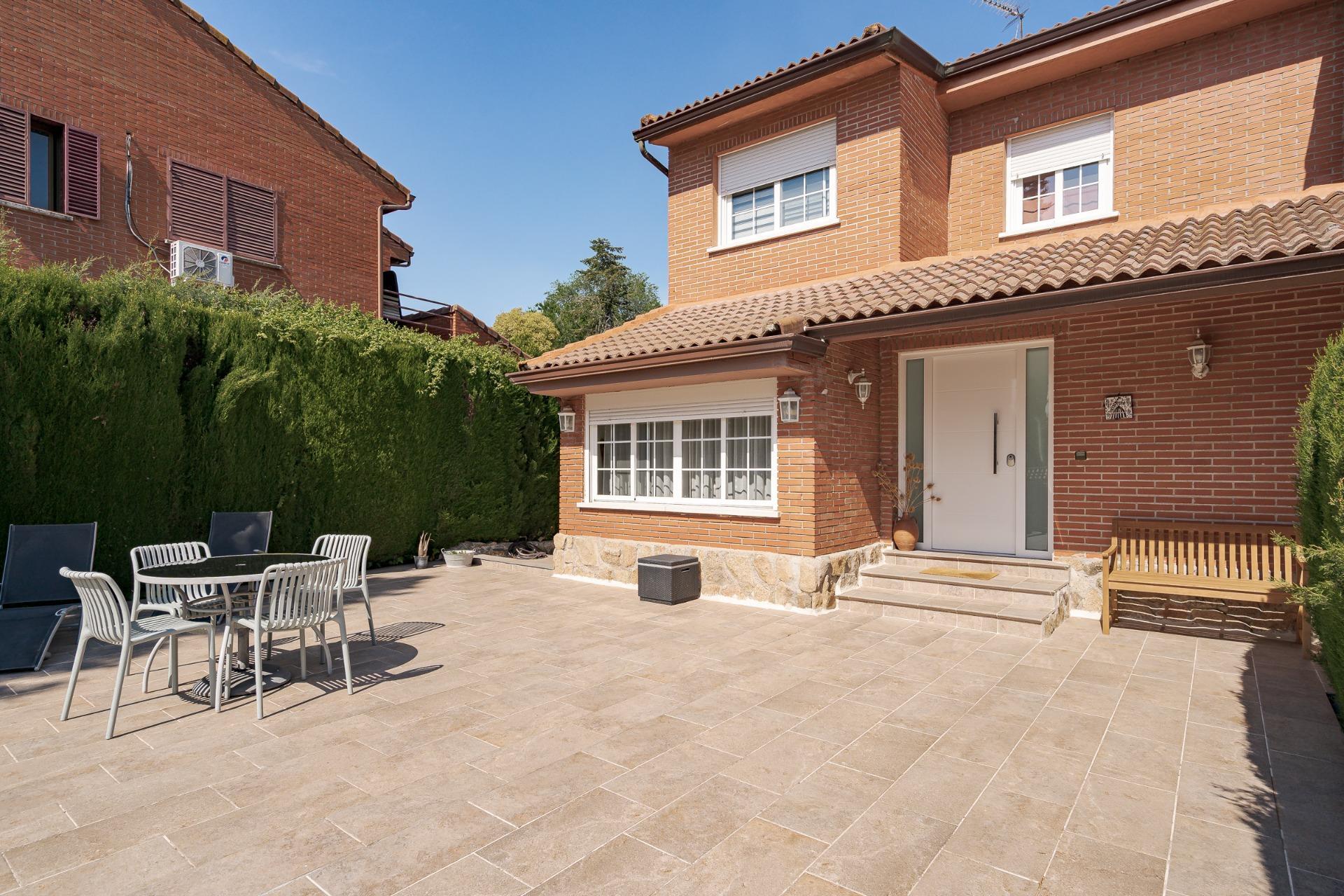 7-4-3 Exclusivo chalet pareado con piscina privada y parcela de 500 m² en Rivas Oeste