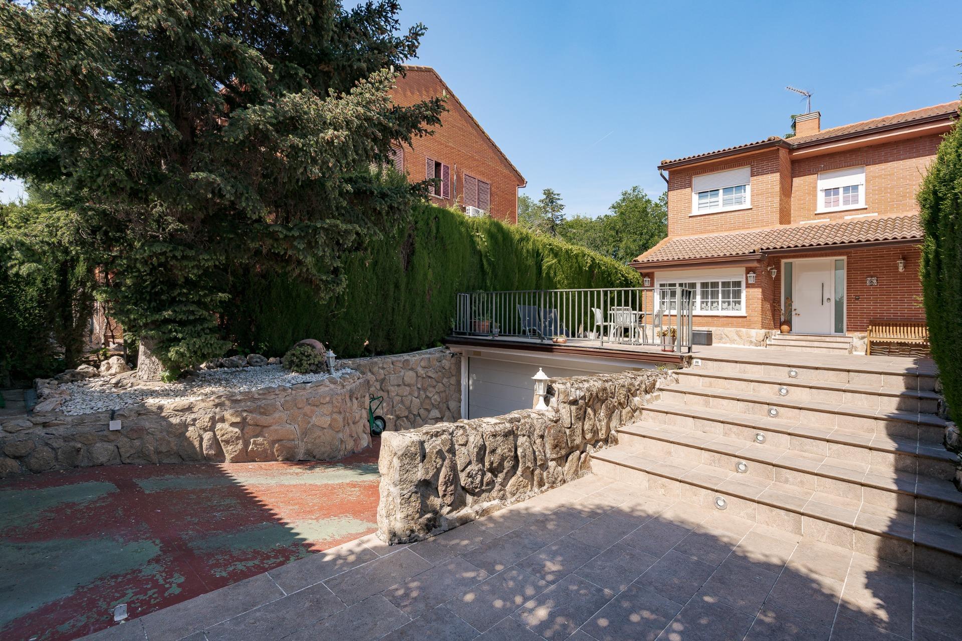7-5-3 Exclusivo chalet pareado con piscina privada y parcela de 500 m² en Rivas Oeste