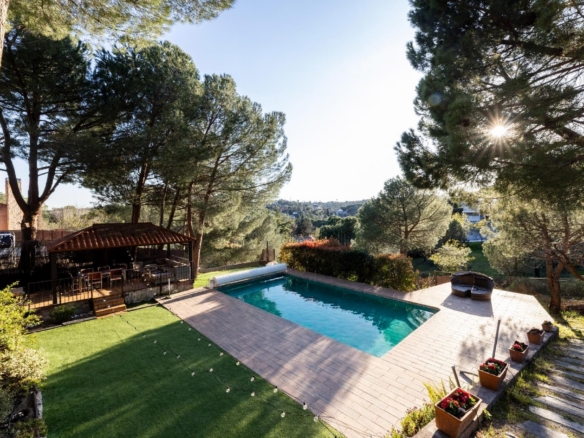 EXCLUSIVO CHALET INDEPENDIENTE EN LOS PEÑASCALES