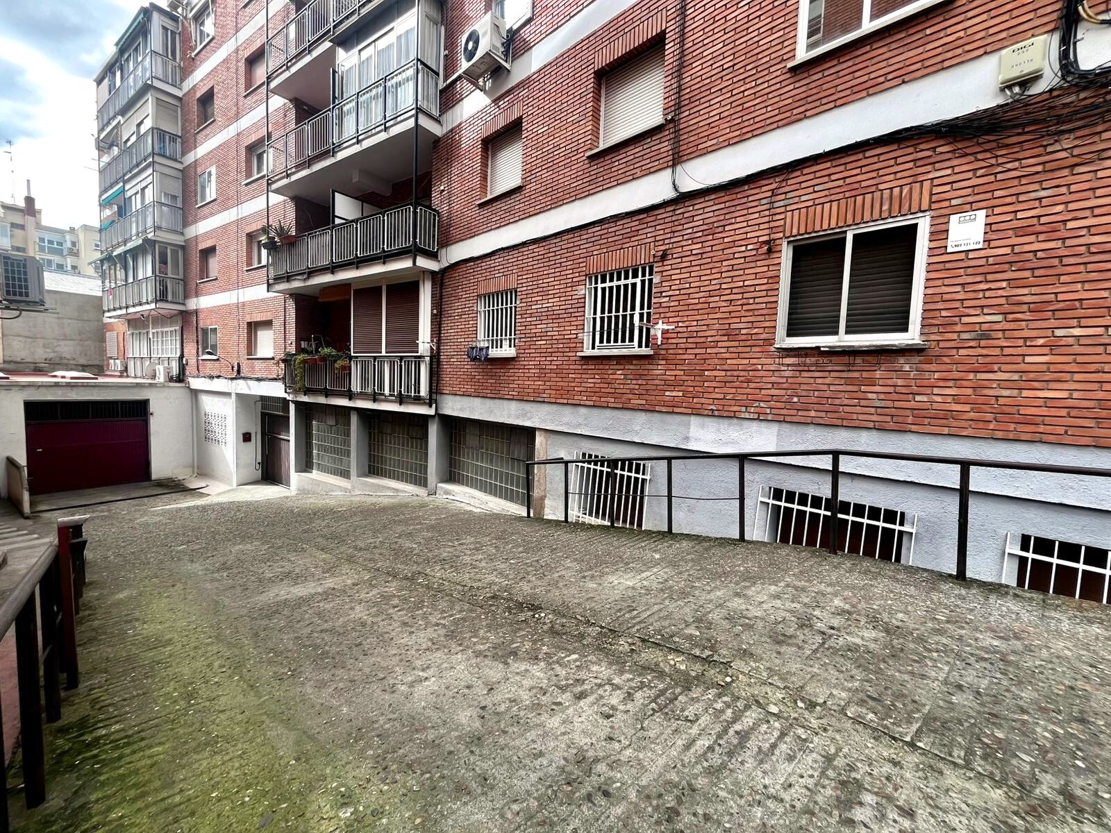 a1772555272.174 Plaza de garaje para coche pequeño