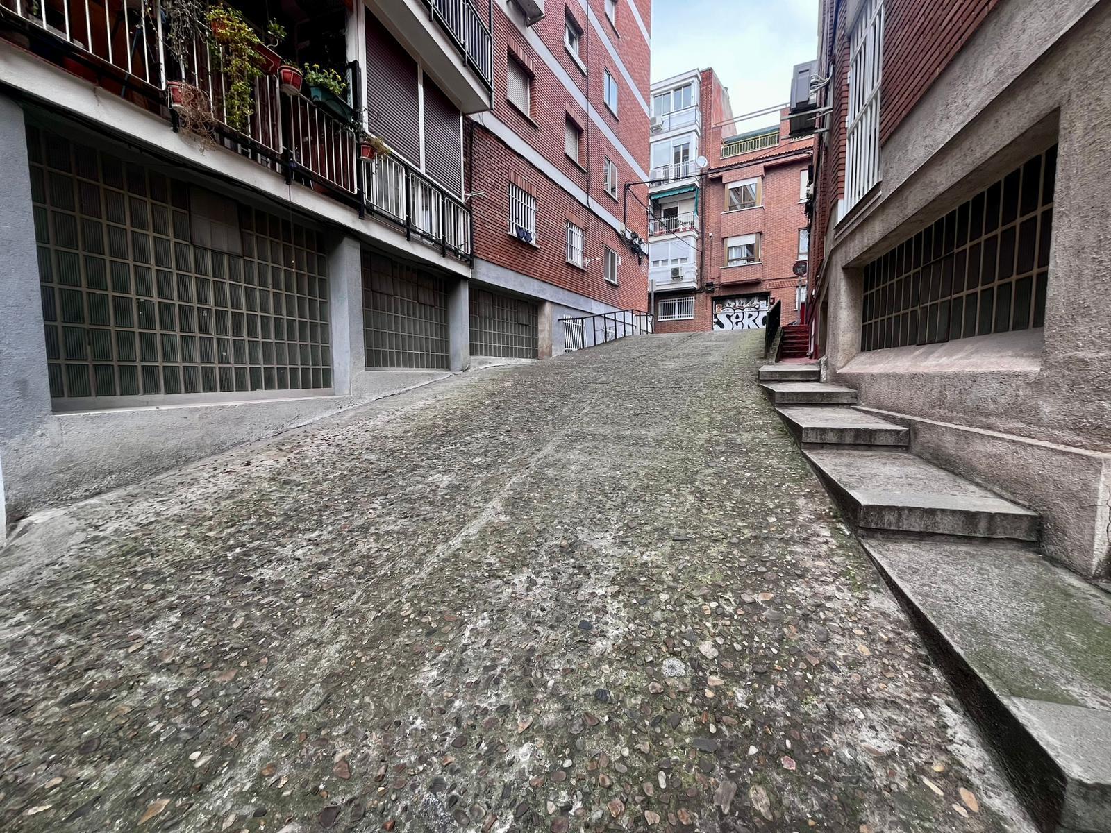 a1772555272.8262 Plaza de garaje para coche pequeño