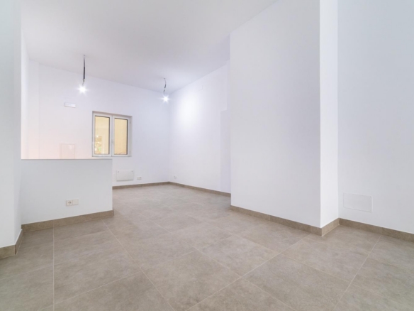 LOCAL COMERCIAL REFORMADO EN CALLE EDGAR NEVILLE