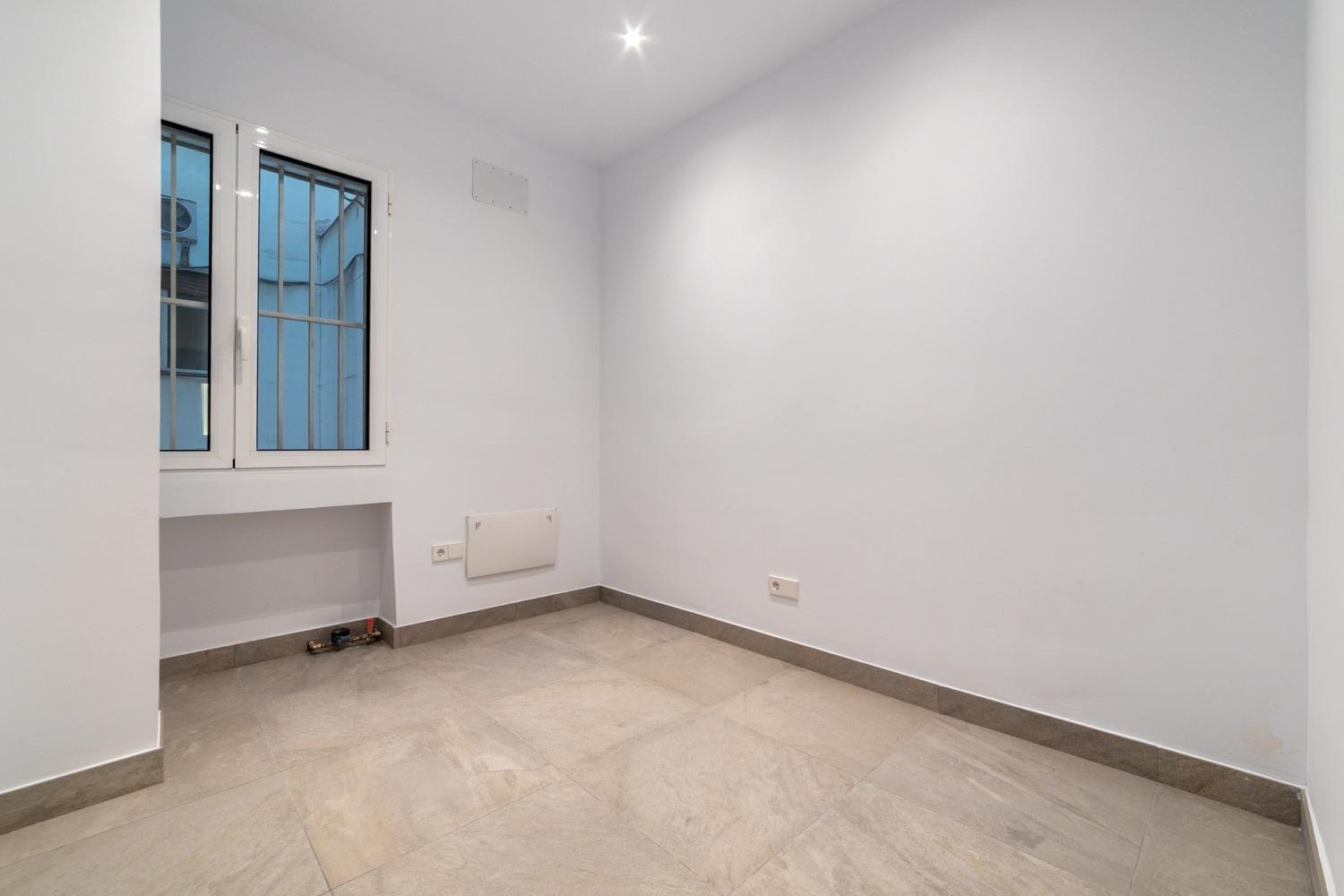 2-8-48 LOCAL COMERCIAL REFORMADO EN CALLE EDGAR NEVILLE