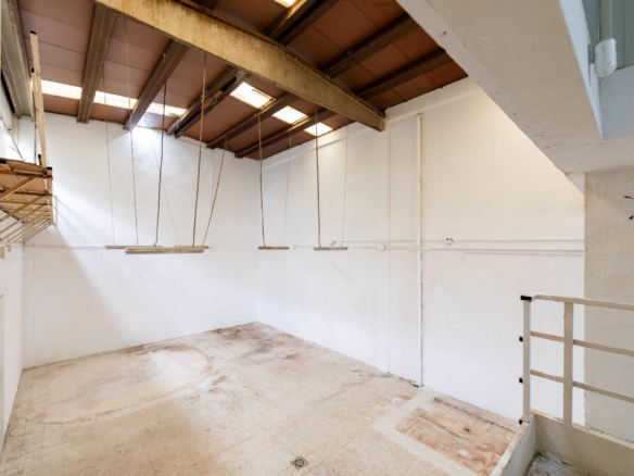 Nave industrial con gran potencial en Urtinsa II – Alcorcón